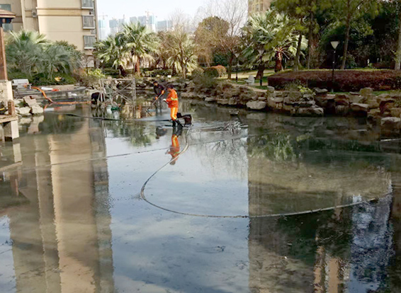 长白景观池淤泥清理